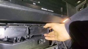 Skoda Kodiaq: замена салонного фильтра. Показываю, где он спрятан и как не сломать бардачок.