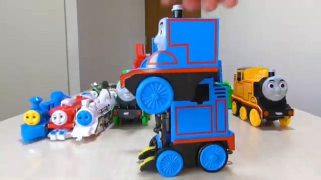 Паровозики Томас и его друзья. Играем с роботами, паровозиками и проверяем их. #дети #видеодлядетей