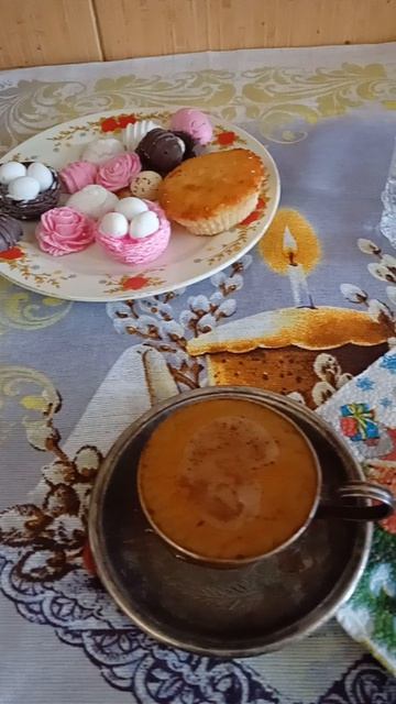 Домашние  шоколадные сладости к кофе :  конфеты, яйца, гнезда  и кексы творожные.Вкусно