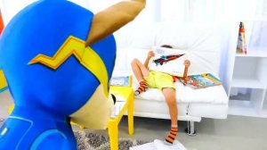 Влад и Никита играют в полицейских