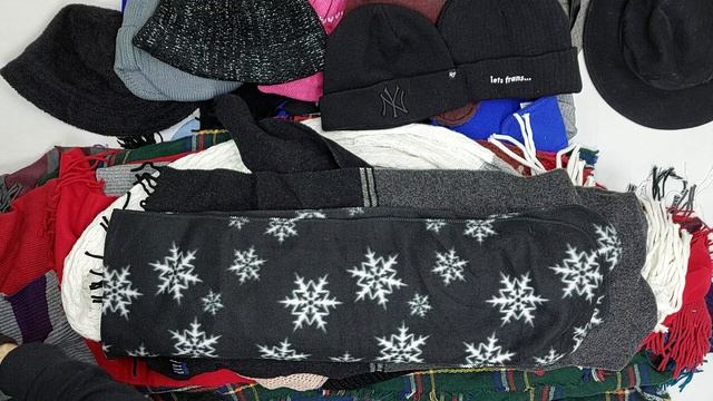 Шапки шарфы перчатки взрослые  секонд оптом 2 пак