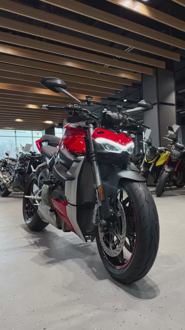 Ducati Streetfighter V4 (2021) VIN: ZDM1F00AAMB000157