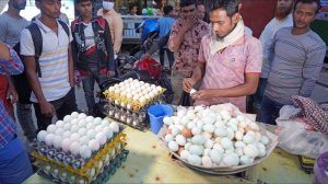 Продажа 1000 вареных яиц за вечер - уличная еда в Бангладеш