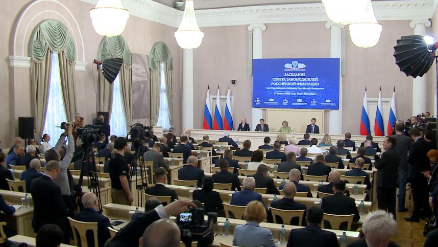 Отечество у нас одно: в России отмечают День парламентаризма