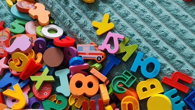 играем и изучаем русские буквы алфавита с детьми