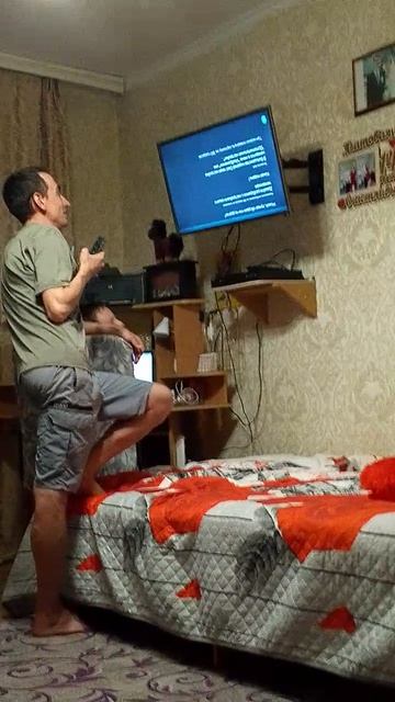 Разговор с умным телевизором 🤣🤣🤣 Нужно настроить картинку, а то у нас вверх ногами все показывает