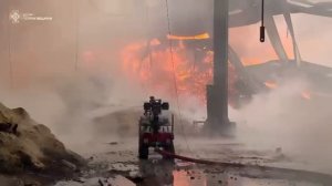 ‼️🇷🇺🇺🇦 В Черниговской области масштабные пожары на предприятиях после налета «Гераней» !!!