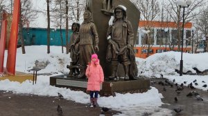 «Пусть дети не знают войны», читает Апатова Марина