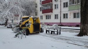 В Балашихе и Раменском коммунальщики убирают упавшие  деревья. 

Ставь ❤️ неизменным спасателям