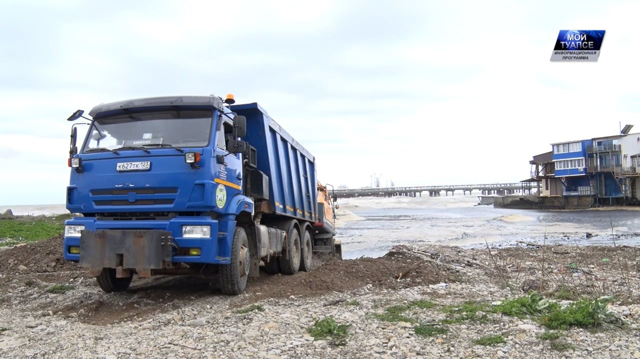 В Туапсе привлечены дополнительные силы к ликвидации разлива нефтепродуктов в реку и море