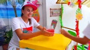 Влад и Никита играют в коктейльную вечеринку