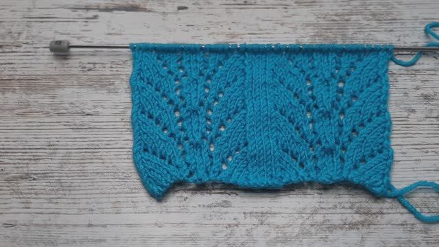 Очень красивый и простой ажурный узор спицами. Вязание спицами для начинающих.