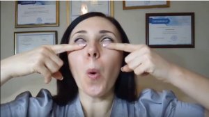 Рыбка Упражнение от впадин и припухлостей под глазами