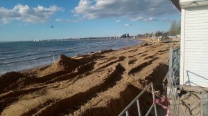 На песчаные пляжи Анапы засыпают новый песок