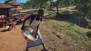 Наша деревенская мечта о жизни начинается с выпечки хлеба в песчаной печи на нашей африканской ферме