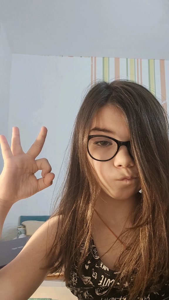 нас приследует ника