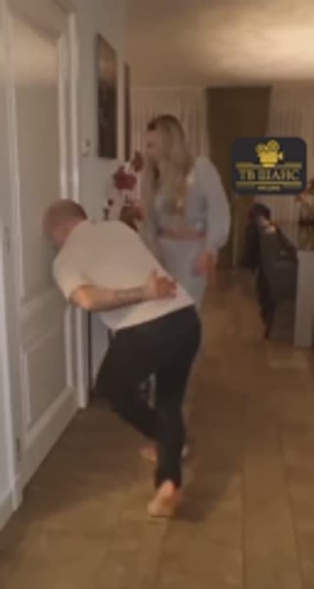 НЕпруха... #семья #муж #жена #спорт #зарядка #кухня #аквапарк #упал #прыгнул #катер#перила#ступеньки