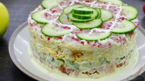 СЛОЁНЫЙ САЛАТ С РЕДИСОМ, ОГУРЦОМ, КУРИЦЕЙ И ЯЙЦАМИ