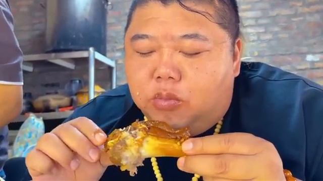 Голова быка весом 60 фунтов, отваренная до мягкости и тающей во рту! Невероятный вкус!