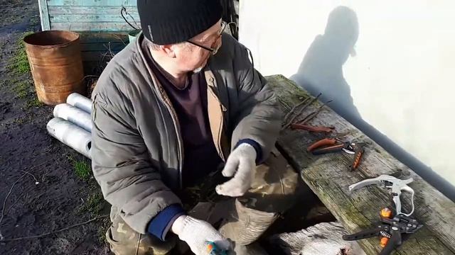 Инструменты для обрезки сада секаторы. Прививочная машинка