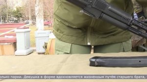 27.04.2026 Курсанты сахалинского центра «Воин» рассказали прохожим об оружии