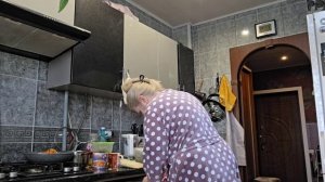 УСТРОИЛА РАЗБОРКИ С СОСЕДЯМИ!