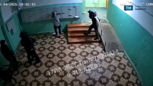 Подростки в Туле повредили имущество в подъезде на улице Макаренко