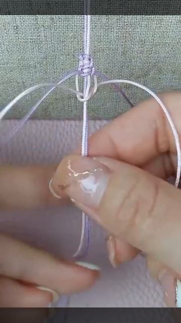 Браслет из розового шнура