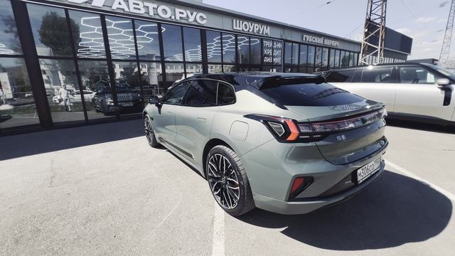 Zeekr 001 Зеленый