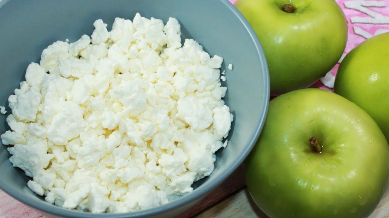 Всего 150 г Творога и Яблоко и можно отправлять в духовку.