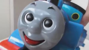 Для детей.  Паровозик Томас и его друзья! Играем паровозиками.