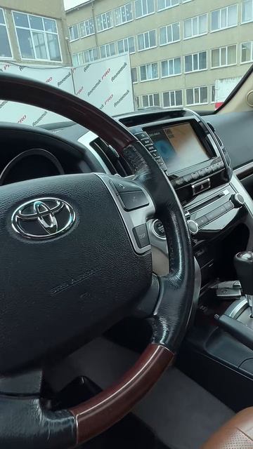 Toyota Land Cruiser 5 дв. Люкс 7 мест 2015г