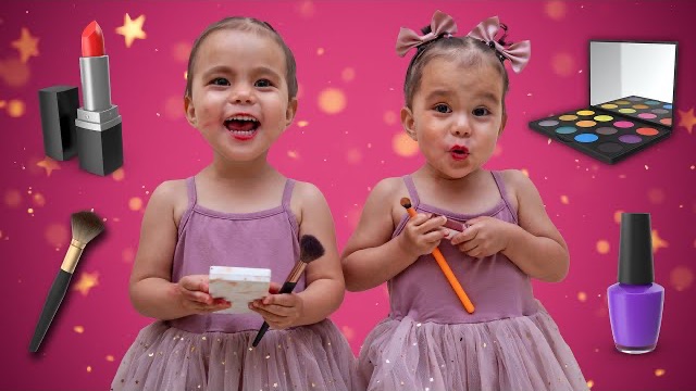 Твин Твин учатся пользоваться детской косметикой 💄