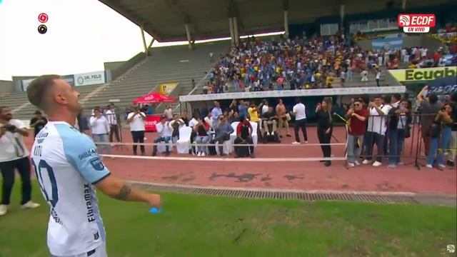 Лучшее футбольное видео за сегодня — презентация нового игрока превратилась в посмешище