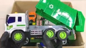 Машинки для детей и малышей. Распаковываем коробку с машинками. Мультик про машинки