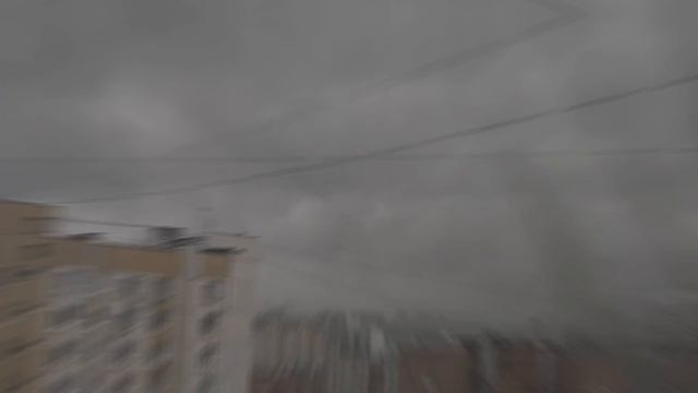 Мощный фронт приближается, со шквалистым ветром и дождем.