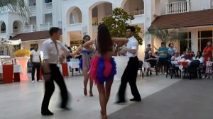 Танцевальное шоу во время ужина в Oz Hotels Side Premium 5*. Отдых в Турции.