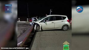 Автоледи едва не угробила 2 детей, пытаясь перескочить через шлагбаум в Биробиджане