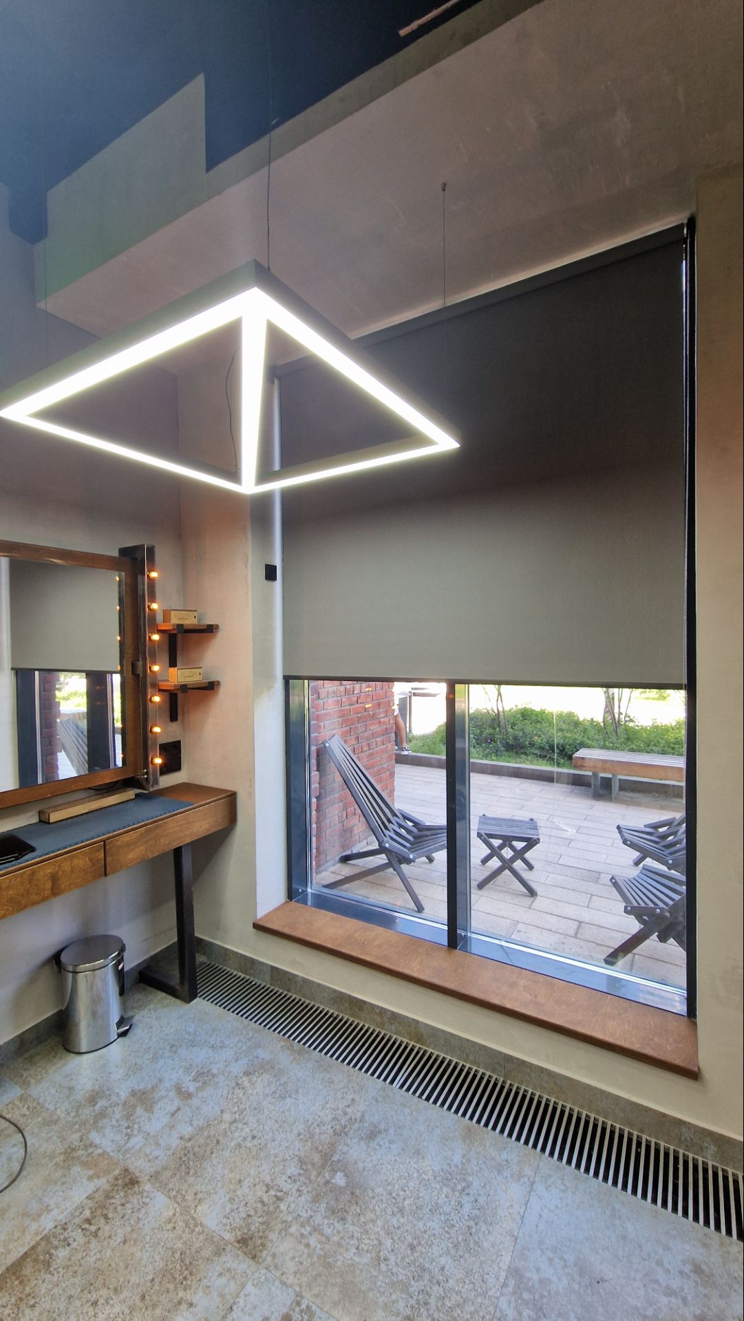 Ткань Карина. Темно-серый. Свободновисящие рулонные шторы