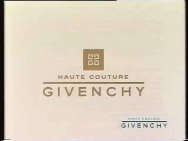 Показ женской коллекции Givenchy осень-зима 1995-1996