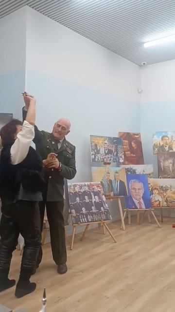 Вальсируем...