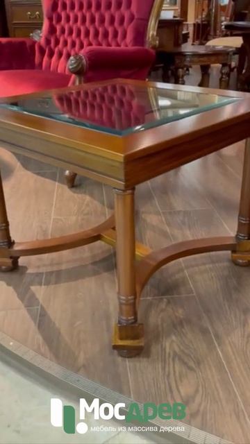 Столик журнальный со стеклом МИГ572 из красного дерева от фабрики Satin Furniture (Индонезия)