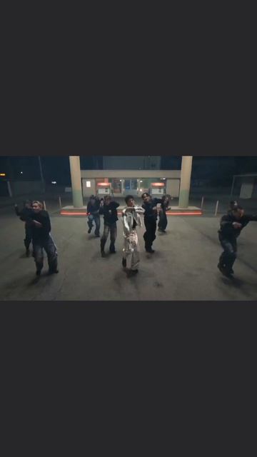 эта часть такая бомба. что он сюда засунул, я не могу перестать проигрывать её снова и снова!