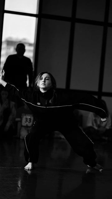 Судейский выход Олеси Ядыкиной🖤 | Чемпионат по Импровизации 2.0 #студияаннысеровой