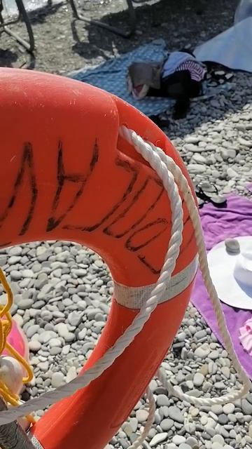 Этим спасательным кругом можно прибить, а не спасти утопающего, кто такое придумал