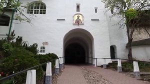 ЧЕТВЕРТЬ ЧАСА: ЭКСКУРСИЯ ПО ПСКОВО-ПЕЧЕРСКОМУ МОНАСТЫРЮ И АДАПТИВНОЕ БОГОСЛУЖЕНИЕ В МАГНИТОГОРСКЕ
