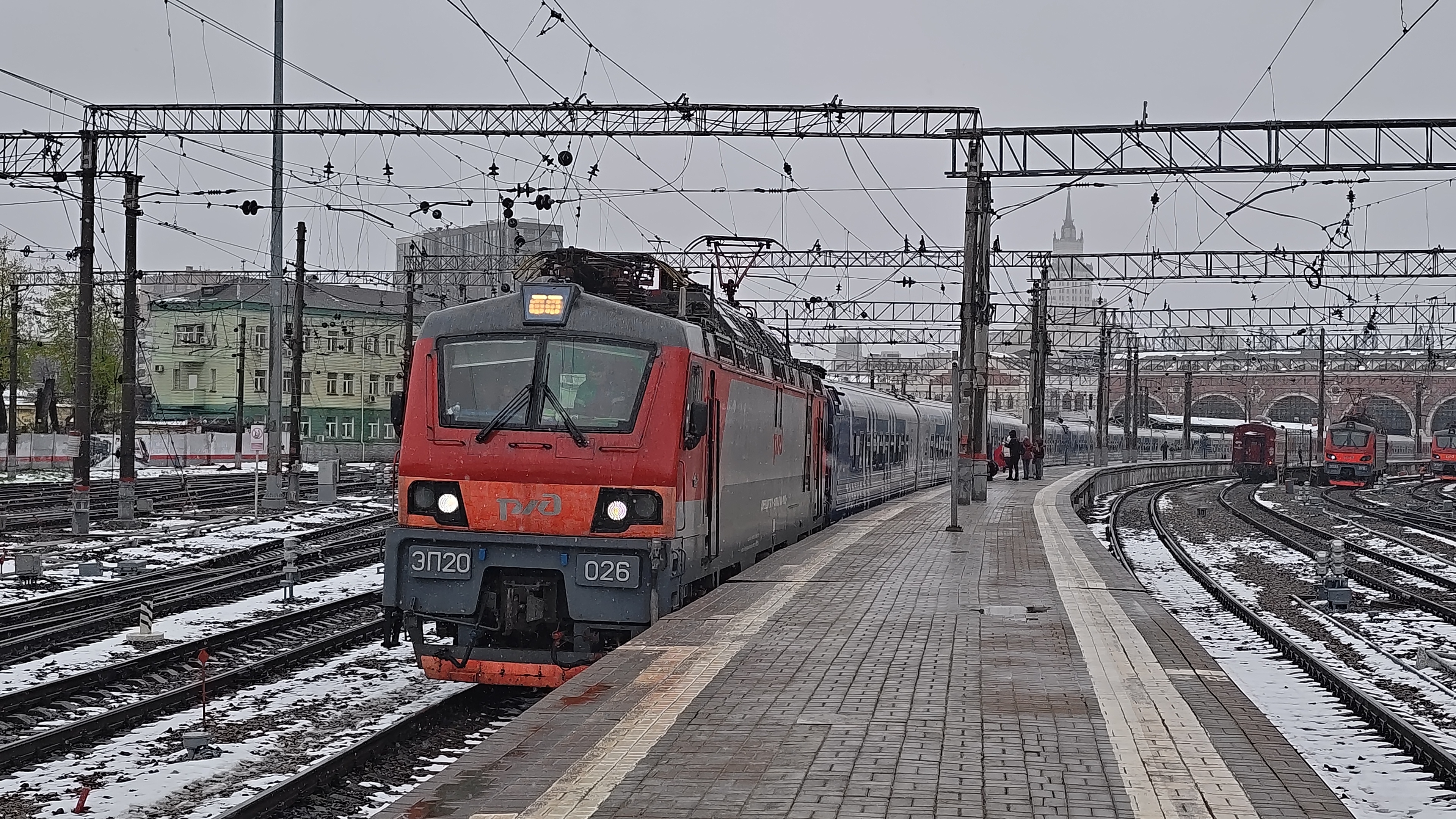 Первый рейс после ускорения. ЭП20-026 с поездом 18 Таврия МоскваСимферополь