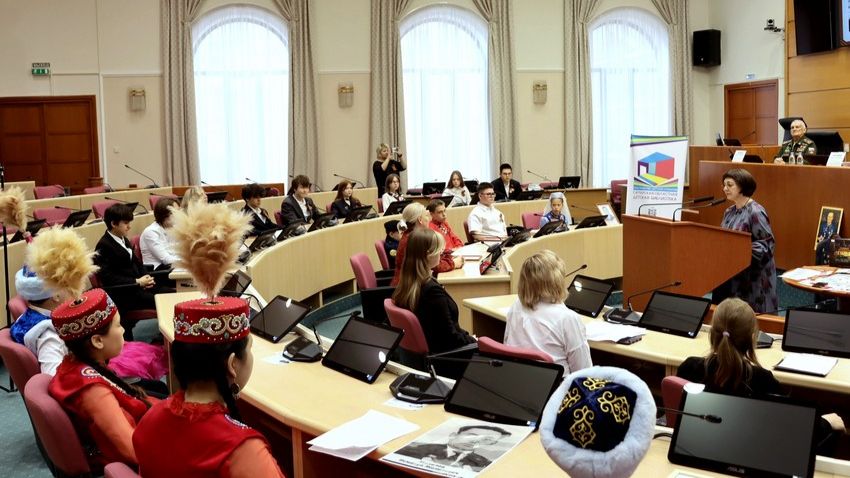 Единство народов и память о подвиге: патриотический онлайн-мост в областном парламенте