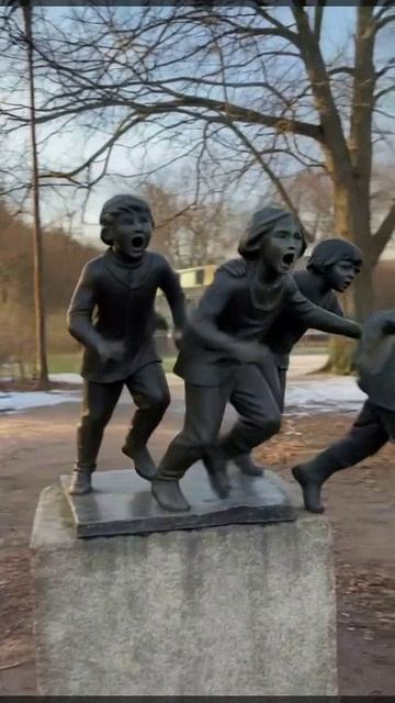 Хор в парке скульптур Калининград