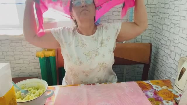 Продала картошку, купила мебель